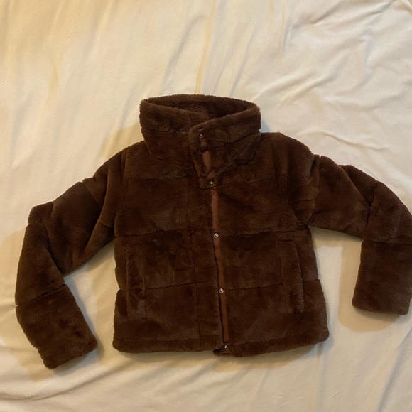 COPY - A&F Faux Fur Mini Puffer - Picture 4 of 6